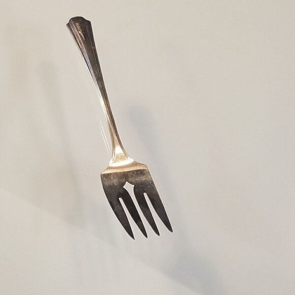 Peerless Oneida Silver Plate 1933 Charmion Pattern Serving Fork 8.25 in - Picture 2 of 12